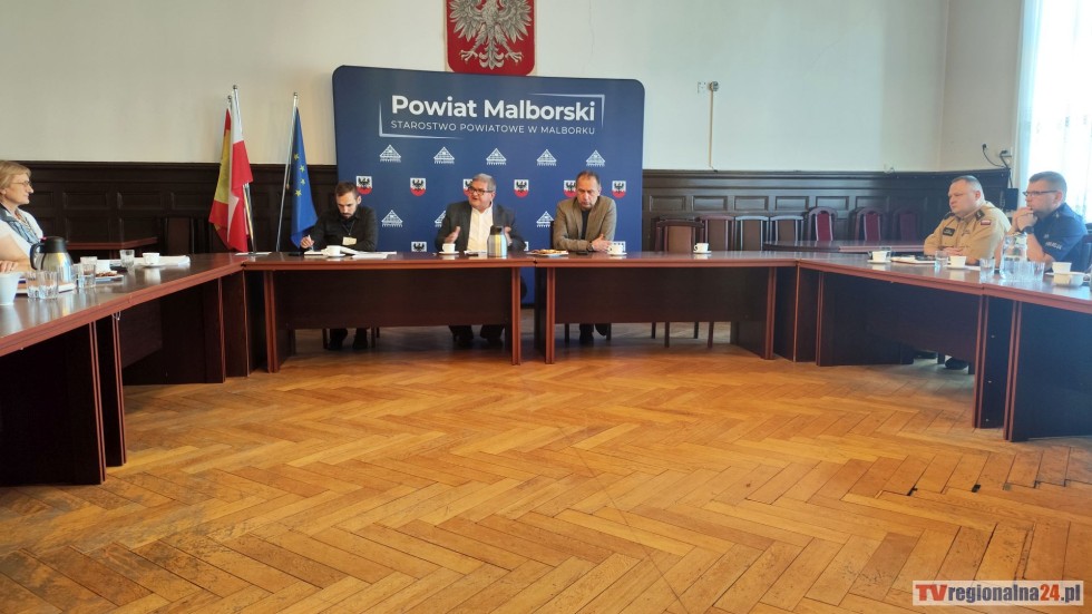 Podsumowanie działań po ulewach: posiedzenie Powiatowego Zespołu Zarządzania Kryzysowego w Malborku. Wideo