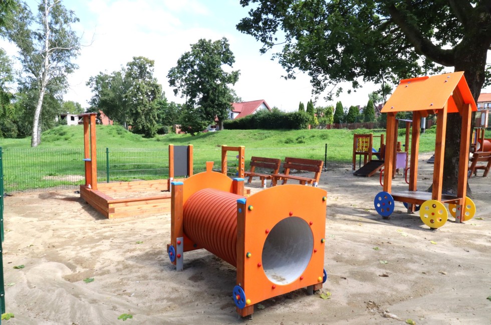 Nowy Staw inwestuje w dziecięcą radość – trwa modernizacja placu zabaw przy Klubie Malucha.