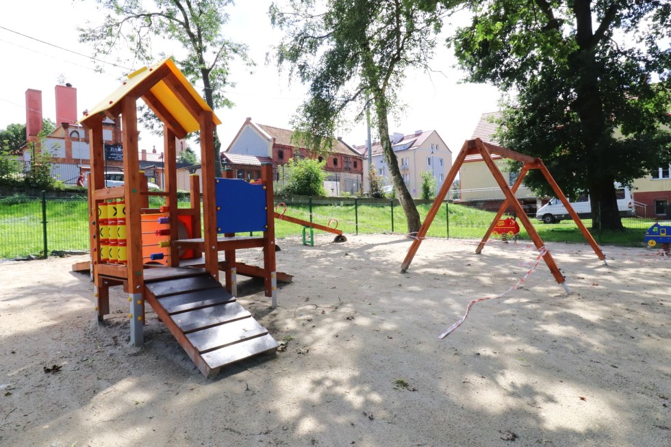Nowy Staw inwestuje w dziecięcą radość – trwa modernizacja placu zabaw przy Klubie Malucha.