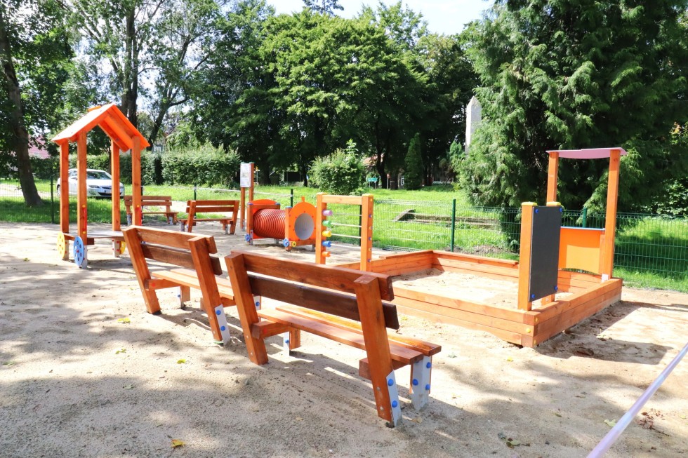 Nowy Staw inwestuje w dziecięcą radość – trwa modernizacja placu zabaw przy Klubie Malucha.