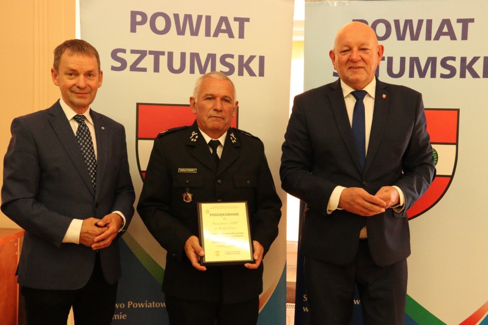 Sesja Rady Powiatu Sztumskiego - podsumowanie skutków ulewnych deszczy i podziękowania dla służb.