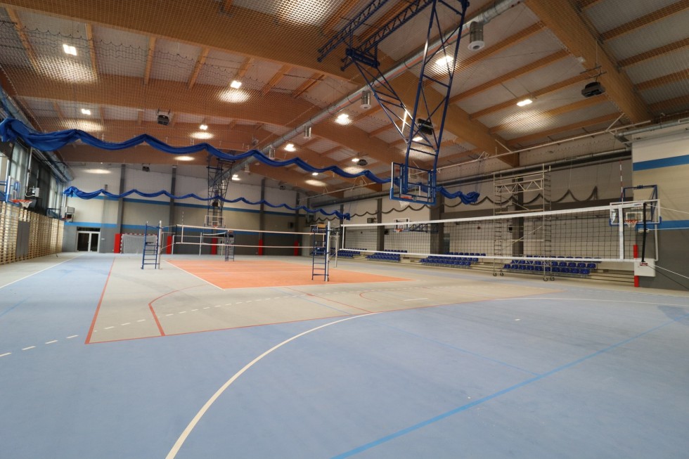 Nowoczesna hala sportowa w Nowym Stawie już prawie gotowa.