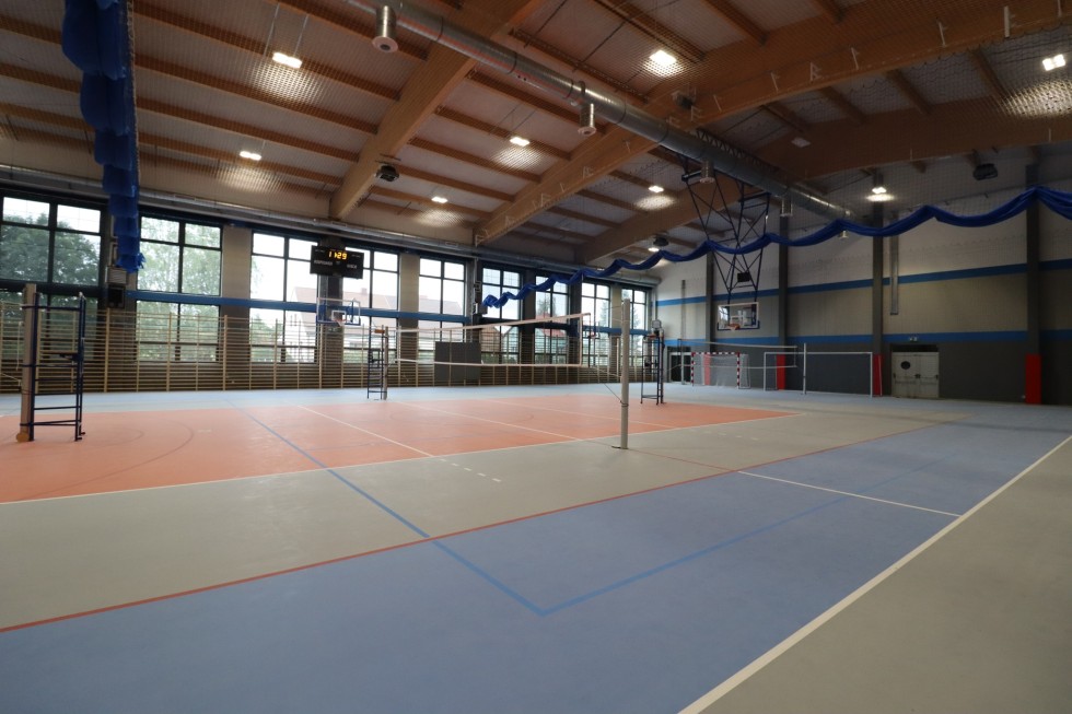 Nowoczesna hala sportowa w Nowym Stawie już prawie gotowa.