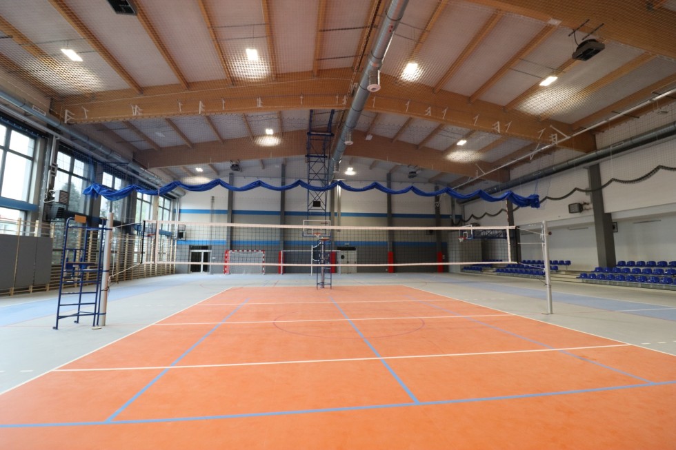 Nowoczesna hala sportowa w Nowym Stawie już prawie gotowa.