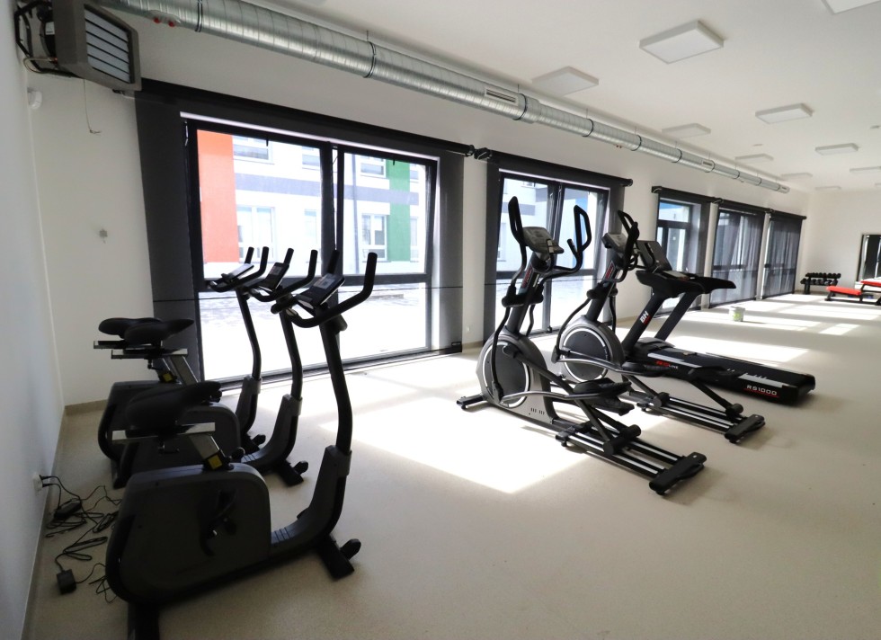 Nowoczesna hala sportowa w Nowym Stawie już prawie gotowa.