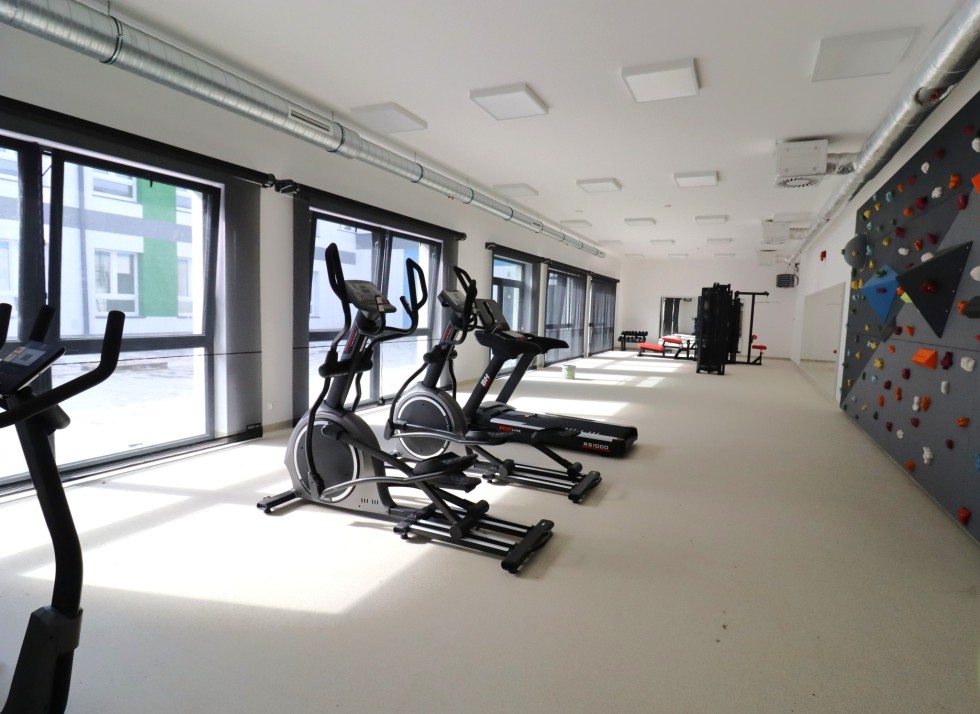 Nowoczesna hala sportowa w Nowym Stawie już prawie gotowa.