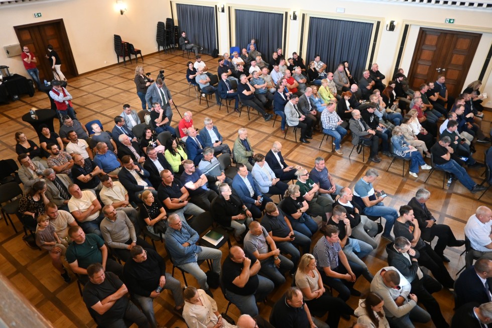 Rolnicy z Pomorza i Warmii i Mazur spotkali się z przedstawicielami rządu w sprawie skutków nawalnych deszczy.