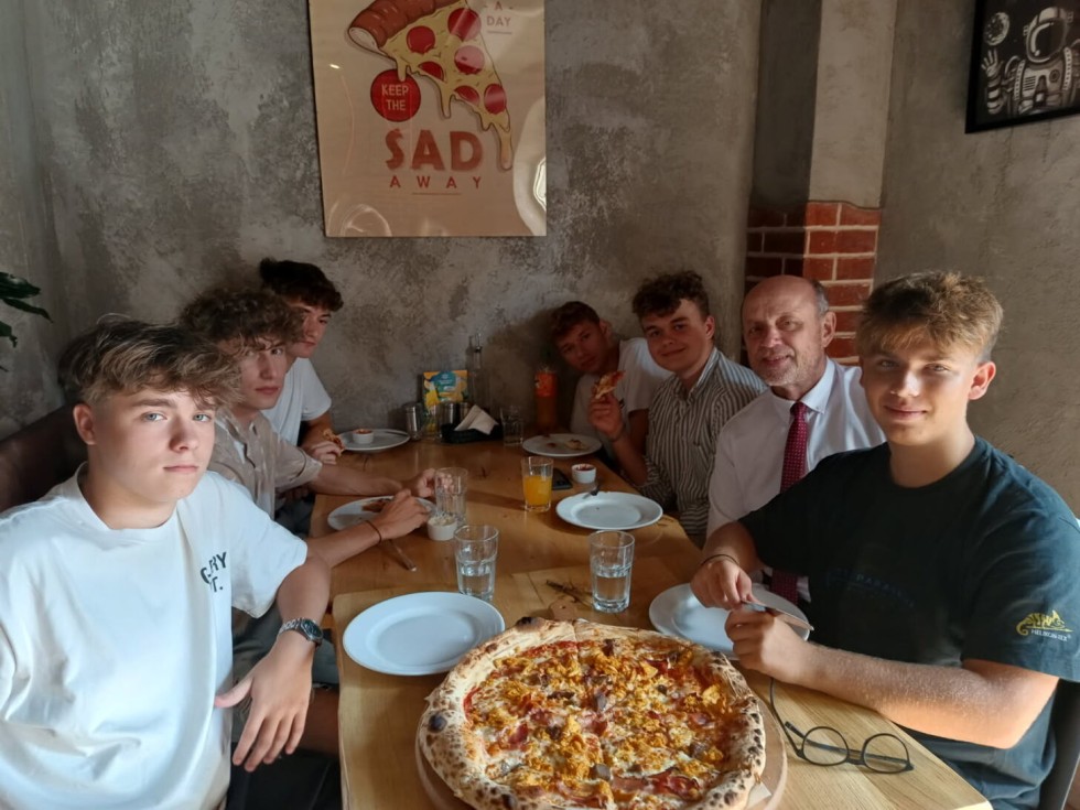 Rekordowa średnia i pizza na deser – wyjątkowe świętowanie uczniów Technikum nr 3 w Malborku.