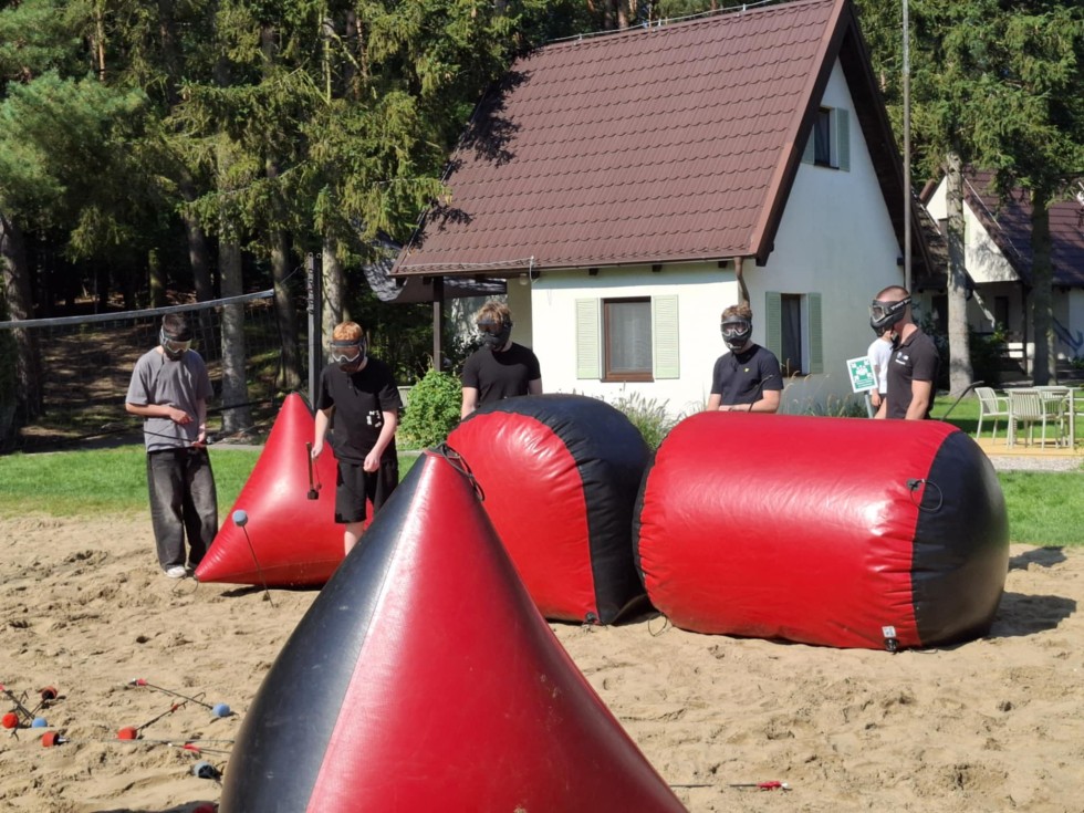 Uczniowie Technikum nr 3 rozpoczęli rok szkolny od wspólnej przygody w Kątach Rybackich.