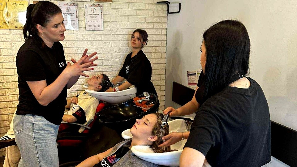 Szkolenie fryzjerskie w Centrum Edukacji Zawodowej w Malborku.