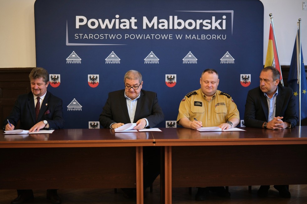 Powiat, Miasto i Straż Pożarna łączą siły - podpisano list intencyjny w sprawie ochrony ludności.