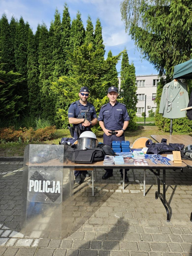 Kręci mnie bezpieczeństwo nad wodą - przedwakacyjne spotkania policjantów z dziećmi