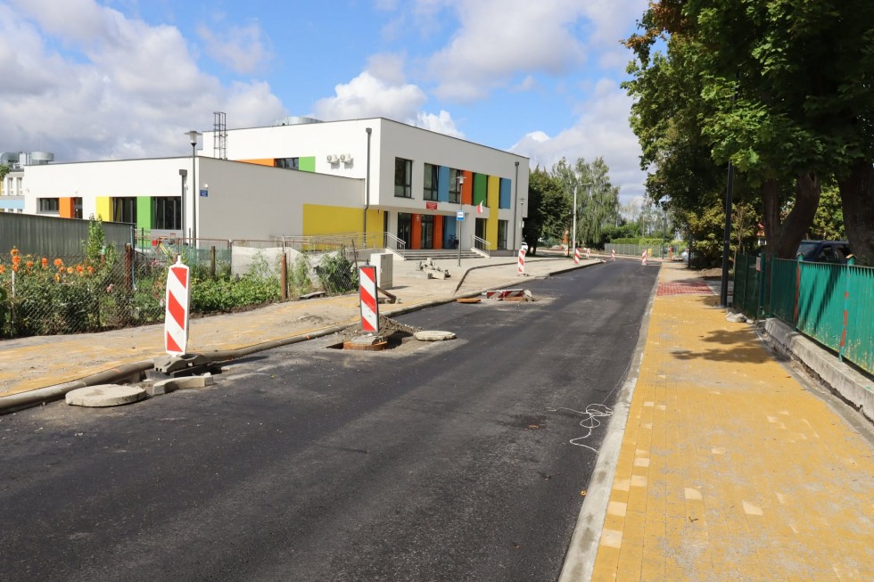 Trwa przebudowa ul. Wiejskiej w Nowym Stawie. To ostatni etap dużej inwestycji drogowej