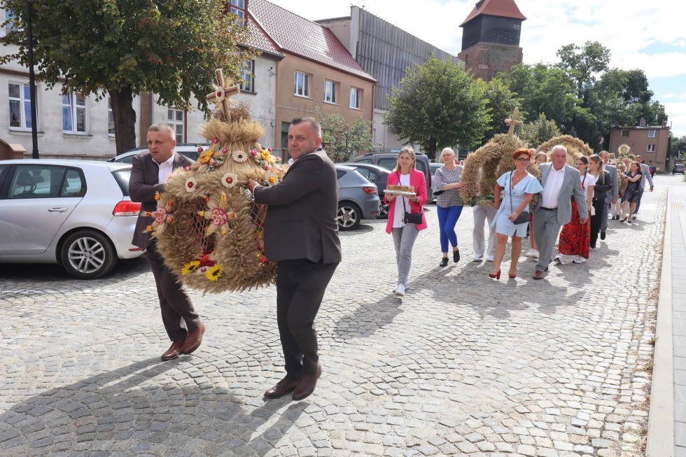 Dożynki Gminne w Nowym Stawie. Mieszkańcy podziękowali za tegoroczne plony