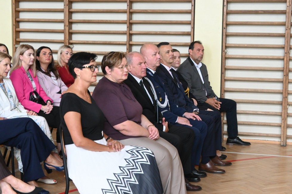 Nowy rok szkolny 2026/2027 rozpoczęty. Władze Powiatu Nowodworskiego uczestniczyły w inauguracjach