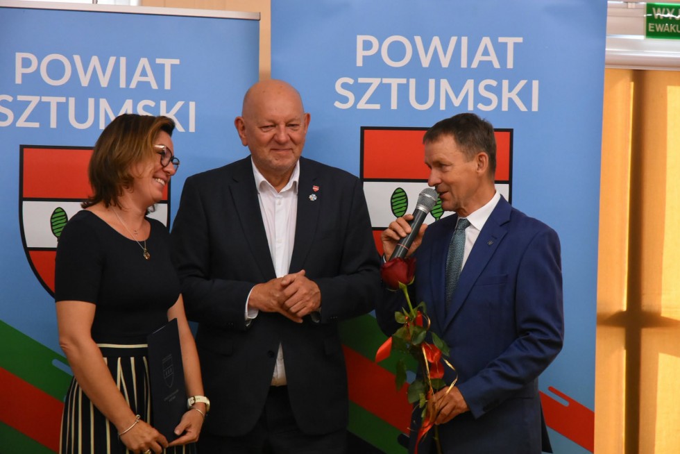 Nauczyciele odebrali akty awansu, a Zagroda Dziad&Baba; najlepsza w powiecie sztumskim.