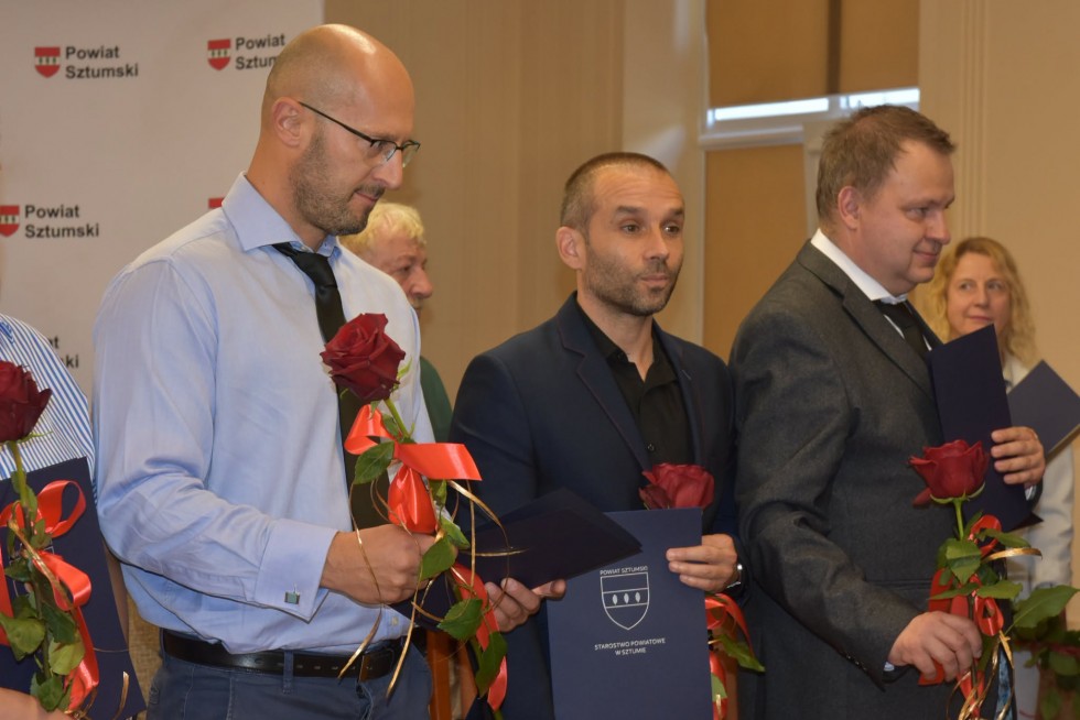 Nauczyciele odebrali akty awansu, a Zagroda Dziad&Baba; najlepsza w powiecie sztumskim.