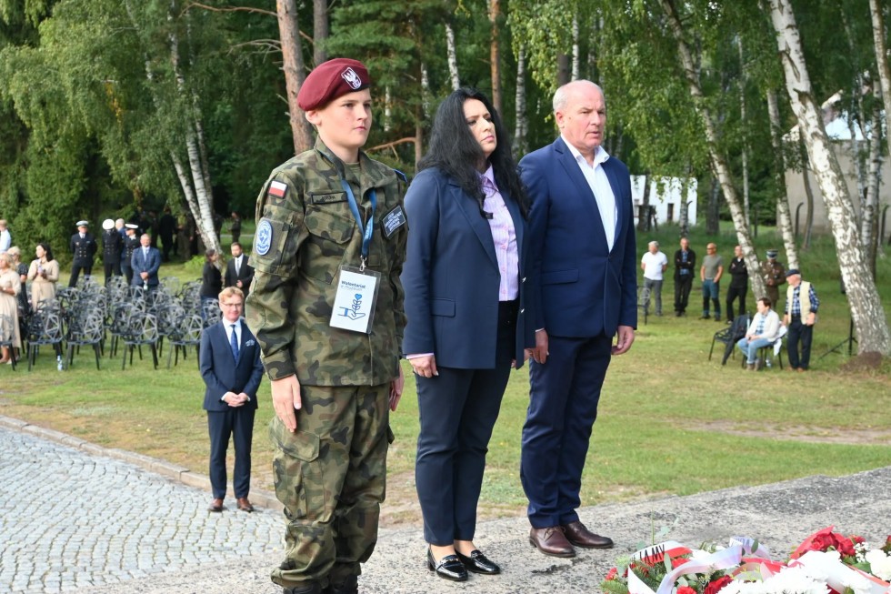 87. lat od pierwszego transportu do Stutthofu. W Sztutowie oddano hołd ofiarom niemieckiego nazistowskiego obozu