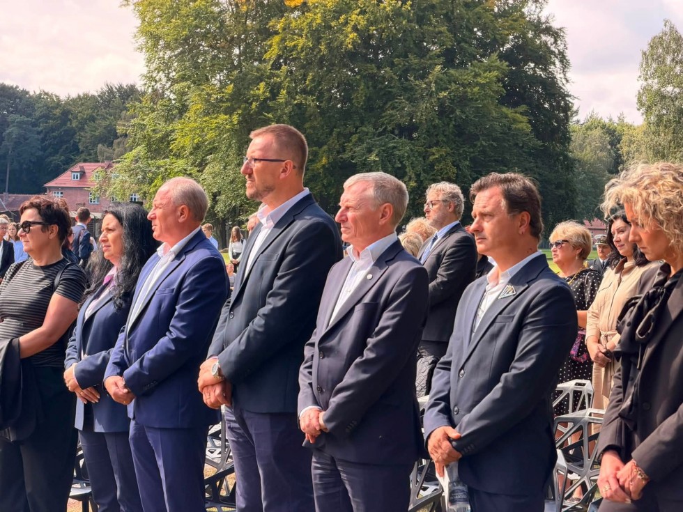 87. lat od pierwszego transportu do Stutthofu. W Sztutowie oddano hołd ofiarom niemieckiego nazistowskiego obozu
