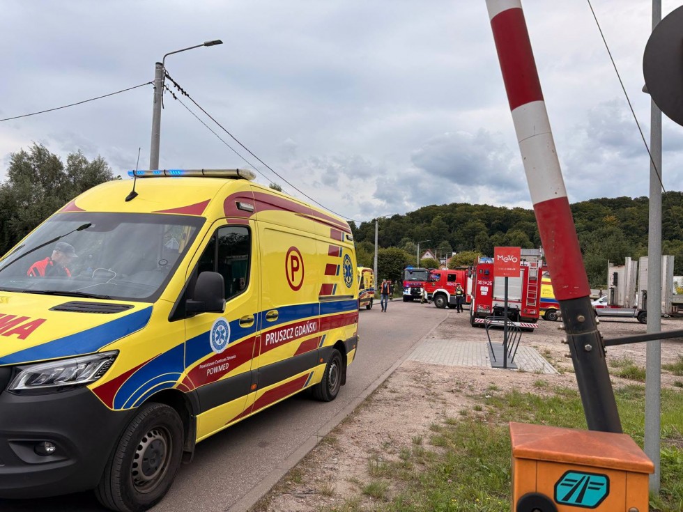 Sekundy od tragedii. Kierowca nie opuścił przejazdu – w ciężarówkę uderzył pociąg