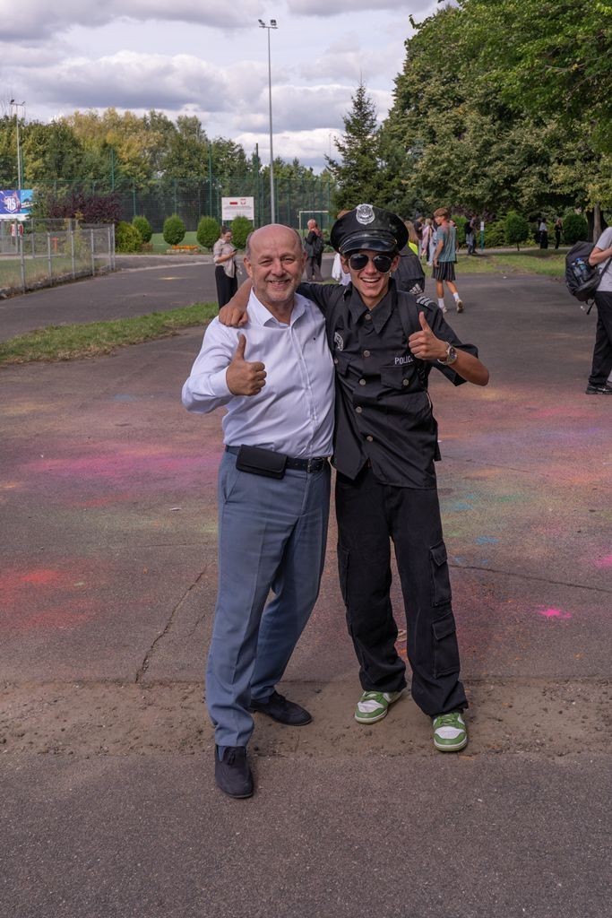 Pierwszaki ruszyły szkolnym pociągiem! Kolorowe otrzęsiny w Technikum nr 3 w Malborku