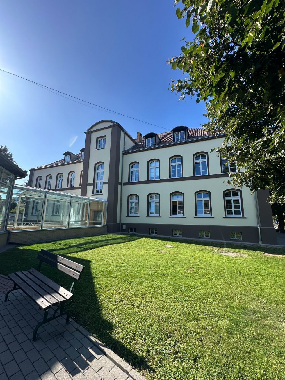 Nowy wygląd i lepsza izolacja cieplna. Zakończono termomodernizację liceum w Nowym Dworze Gdańskim