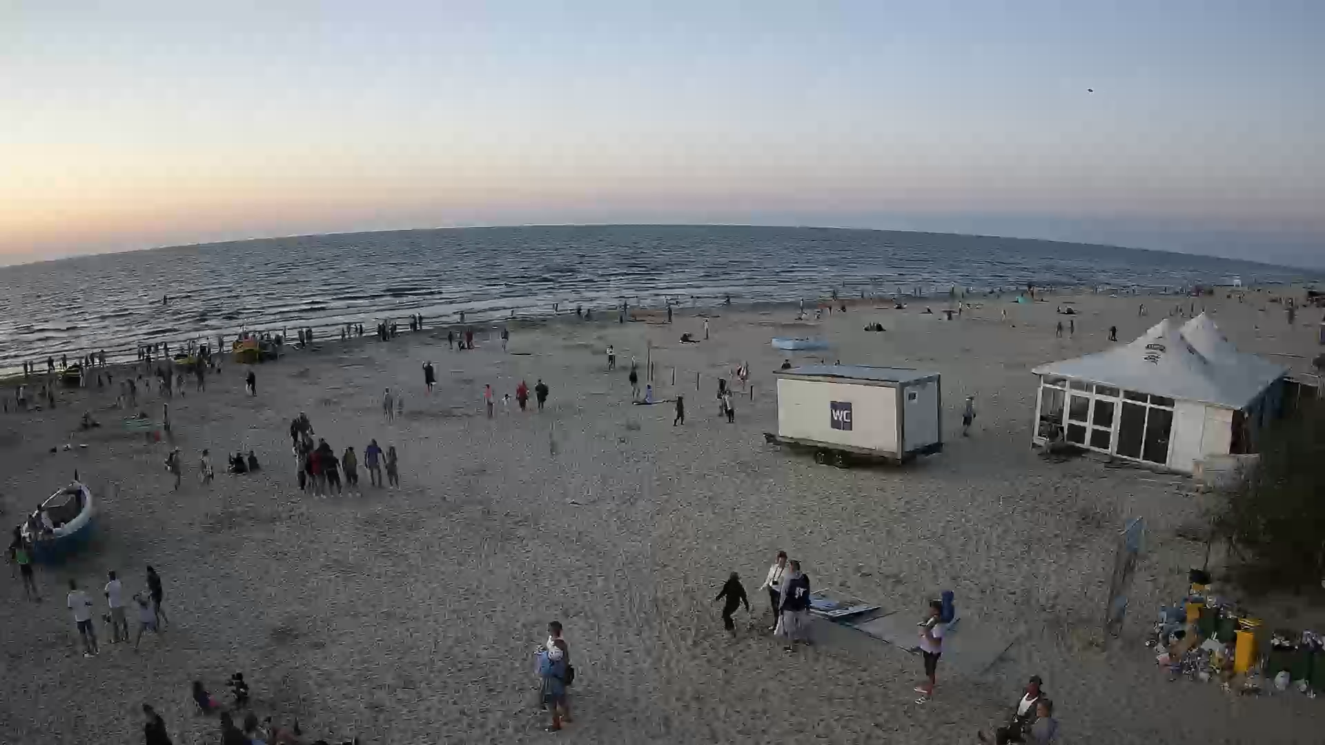 Jantar plaża wschód. Kamera na żywo. 