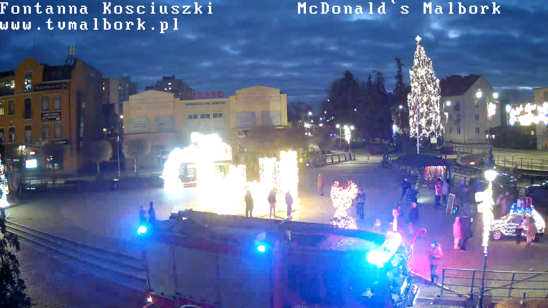 Plac miejski z fontanną i pomnikiem Króla Kazimierza Jagiellończyka…