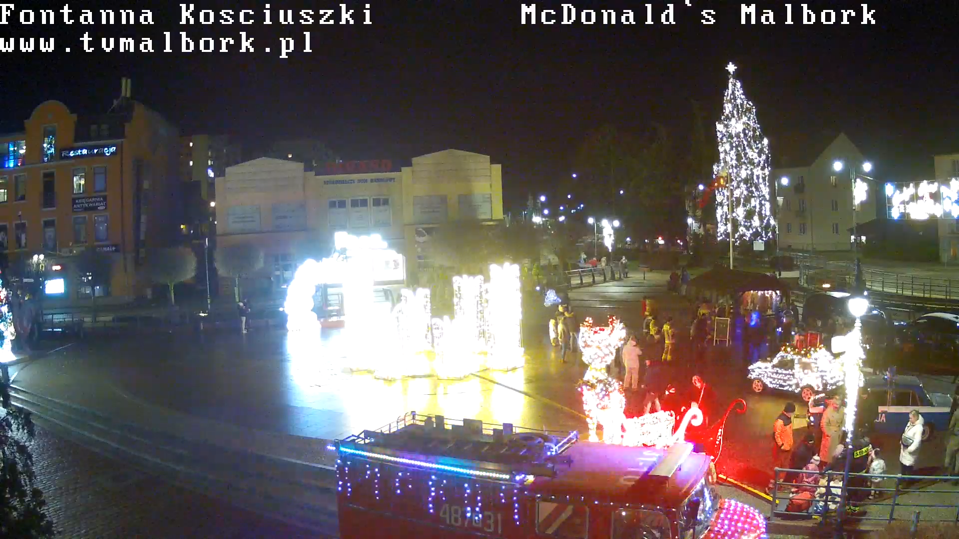 Plac miejski z fontanną i pomnikiem Króla Kazimierza Jagiellończyka…