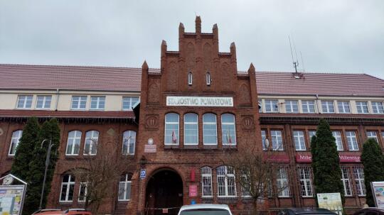Komunikat Starostwa Powiatowego w Malborku. Szkoły pracują normalnie, policja zapowiada działania prewencyjne