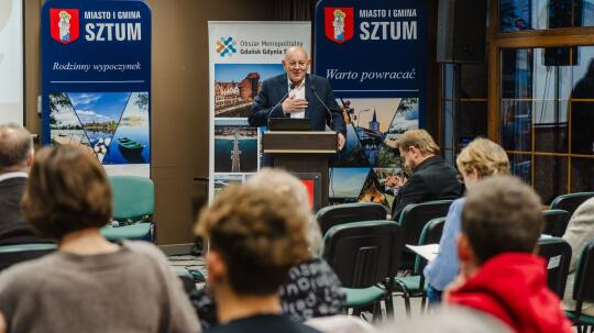 Więcej pociągów do Trójmiasta, rozwój edukacji i promocja lokalnych miejscowości. W Sztumie rozmawiali o wspólnej wizji Metropolii