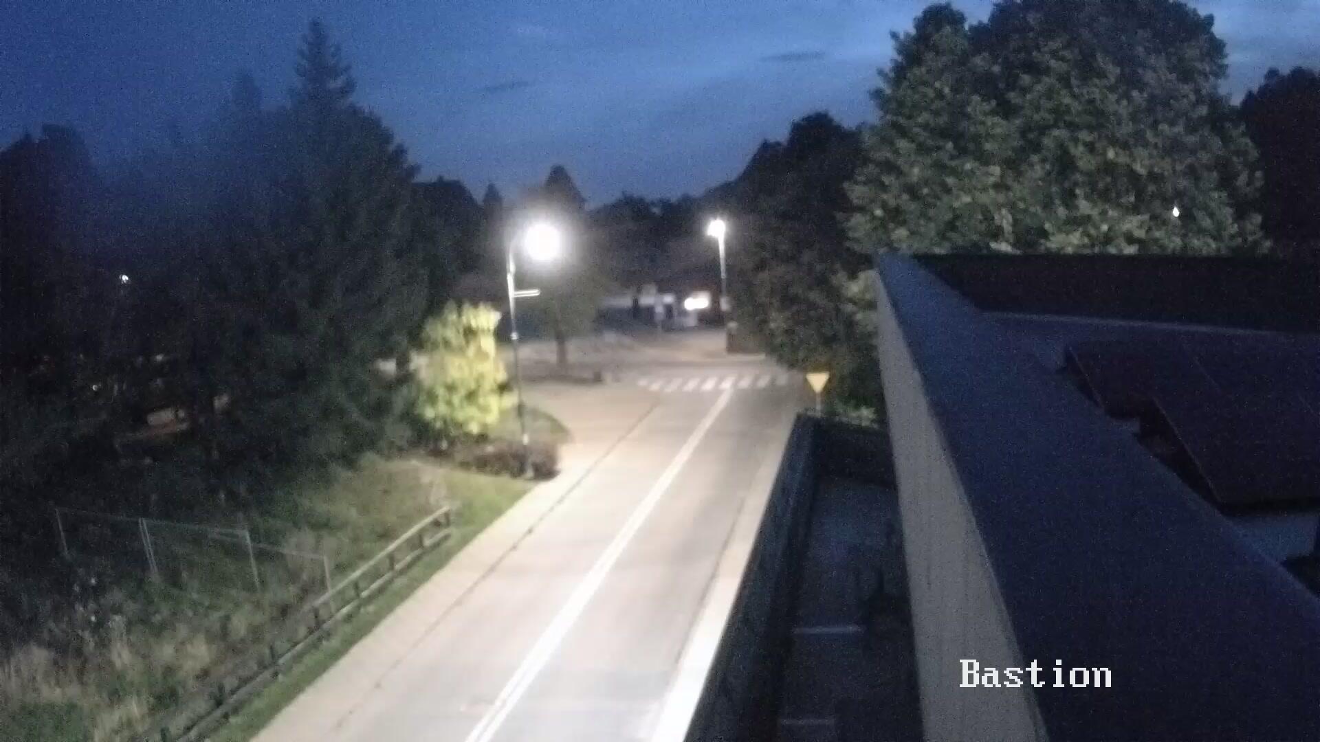 Podgląd: Bastion - na żywo z Centrum Obsługi Turysty. Widok na kasy biletowe Muzeum Zamkowego w Malborku.