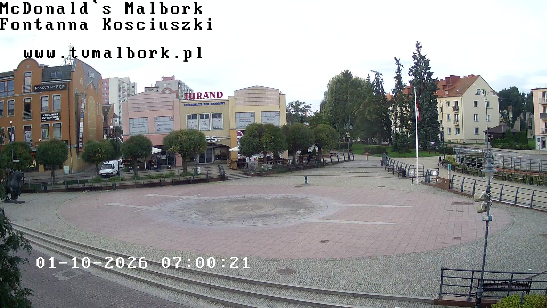 Podgląd: Plac miejski z fontanną i pomnikiem Króla Kazimierza Jagiellończyka w Malborku. Live z McDonald's