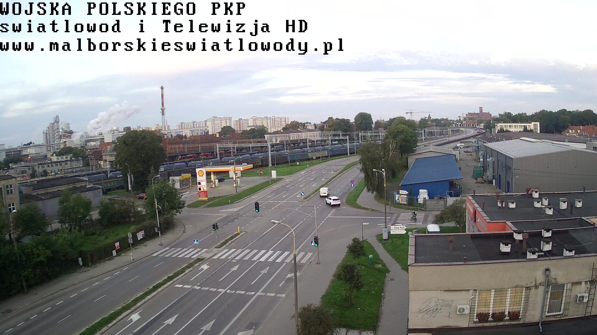 Podgląd: Malbork kamera Aleja Wojska Polskiego - ul. Chopina na żywo. Widok na perony stacji PKP i Cukrownie. Pociągi w Malborku live