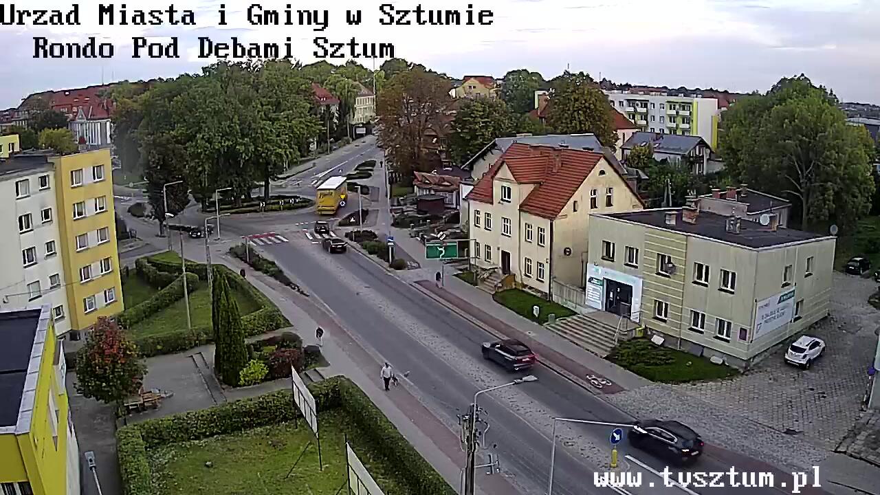 Podgląd: Rondo Pod Dębami - Widok z Urzędu Miasta i Gminy w Sztumie. Live Ulica Adama Mickiewicza, Mikołaja Reja i Henryka Sienkiewicza DK 55