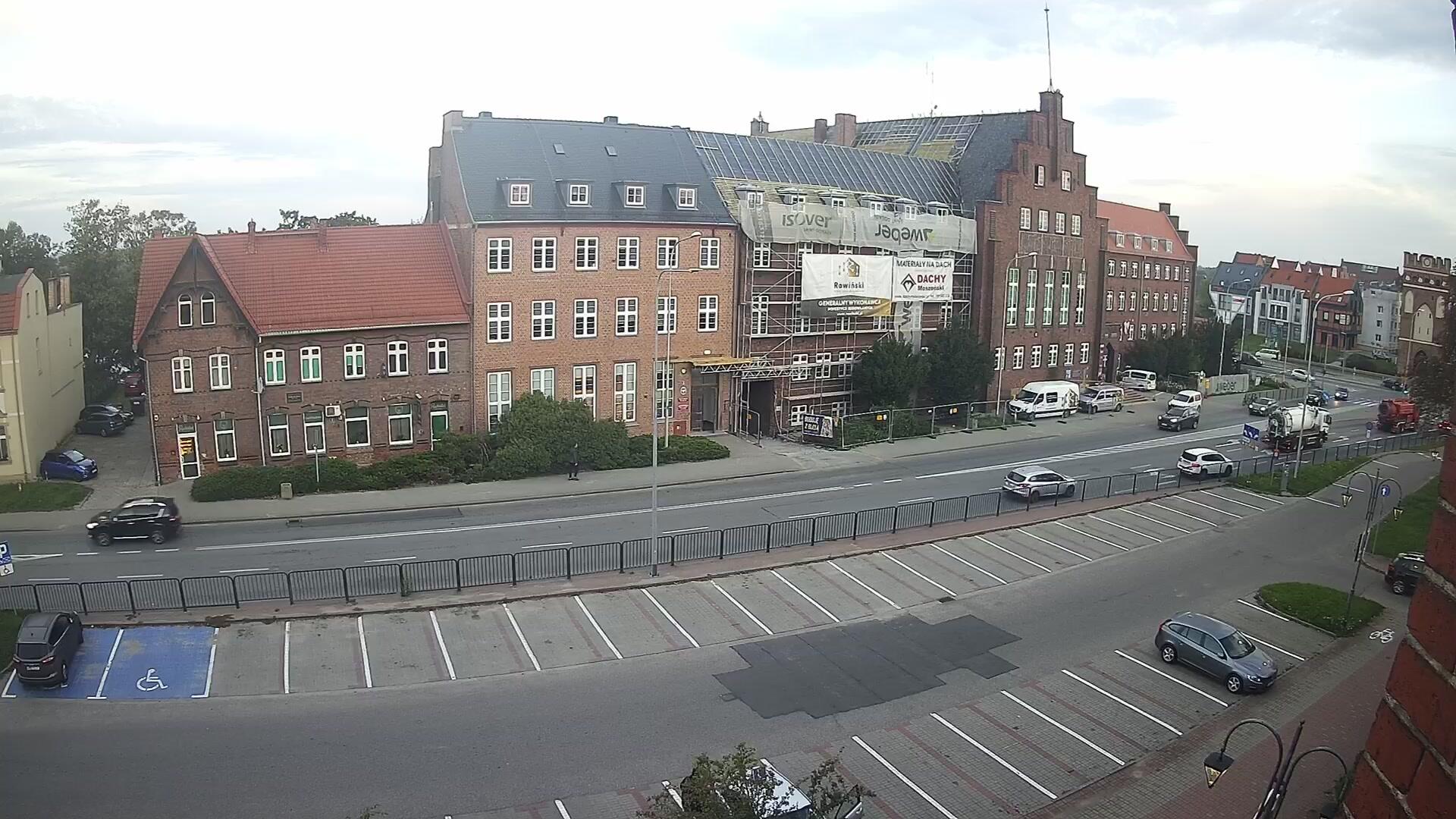 Podgląd: Plac Słowiański. Na żywo ze Starostwa Powiatowego w Malborku